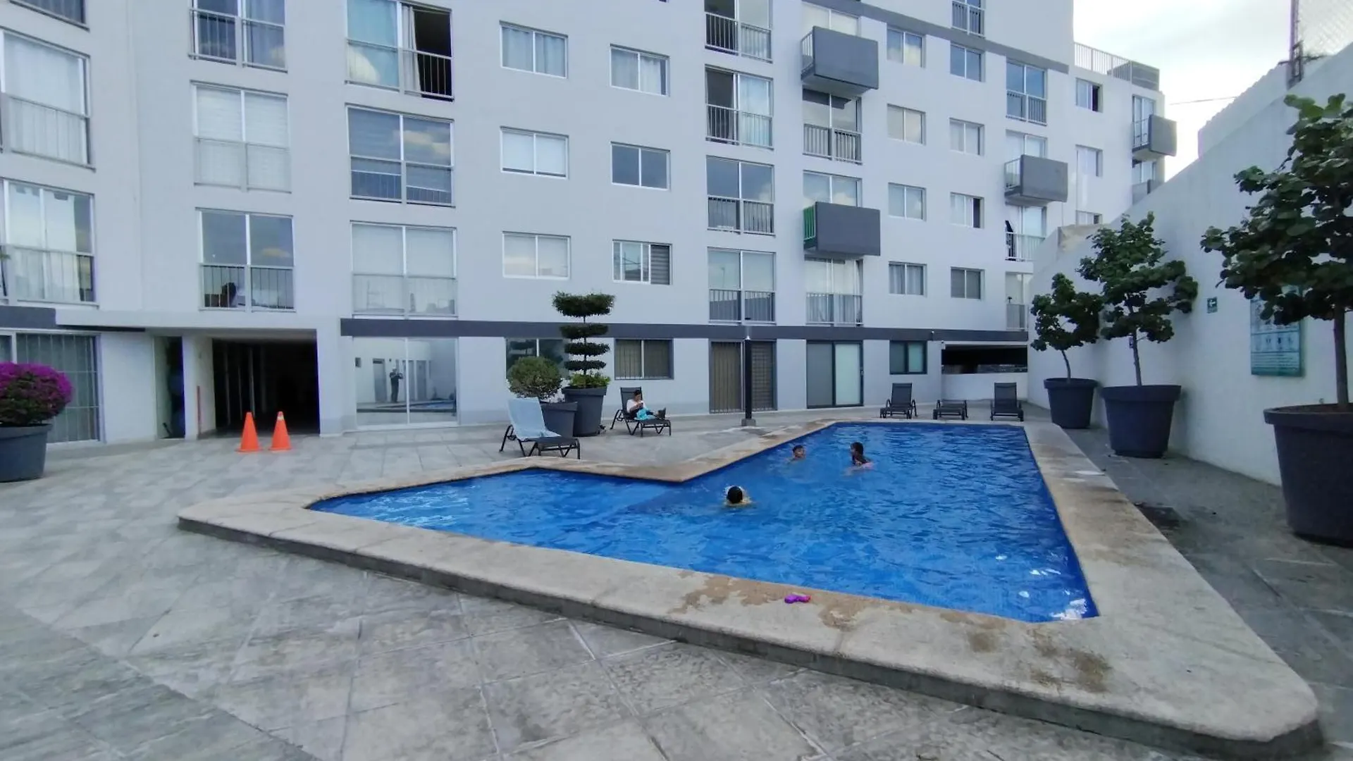 Centrico Y Estiloso Apartamento Con Alberca, Ac, Seguridad, Aparcamiento Y Gym Guadalajara