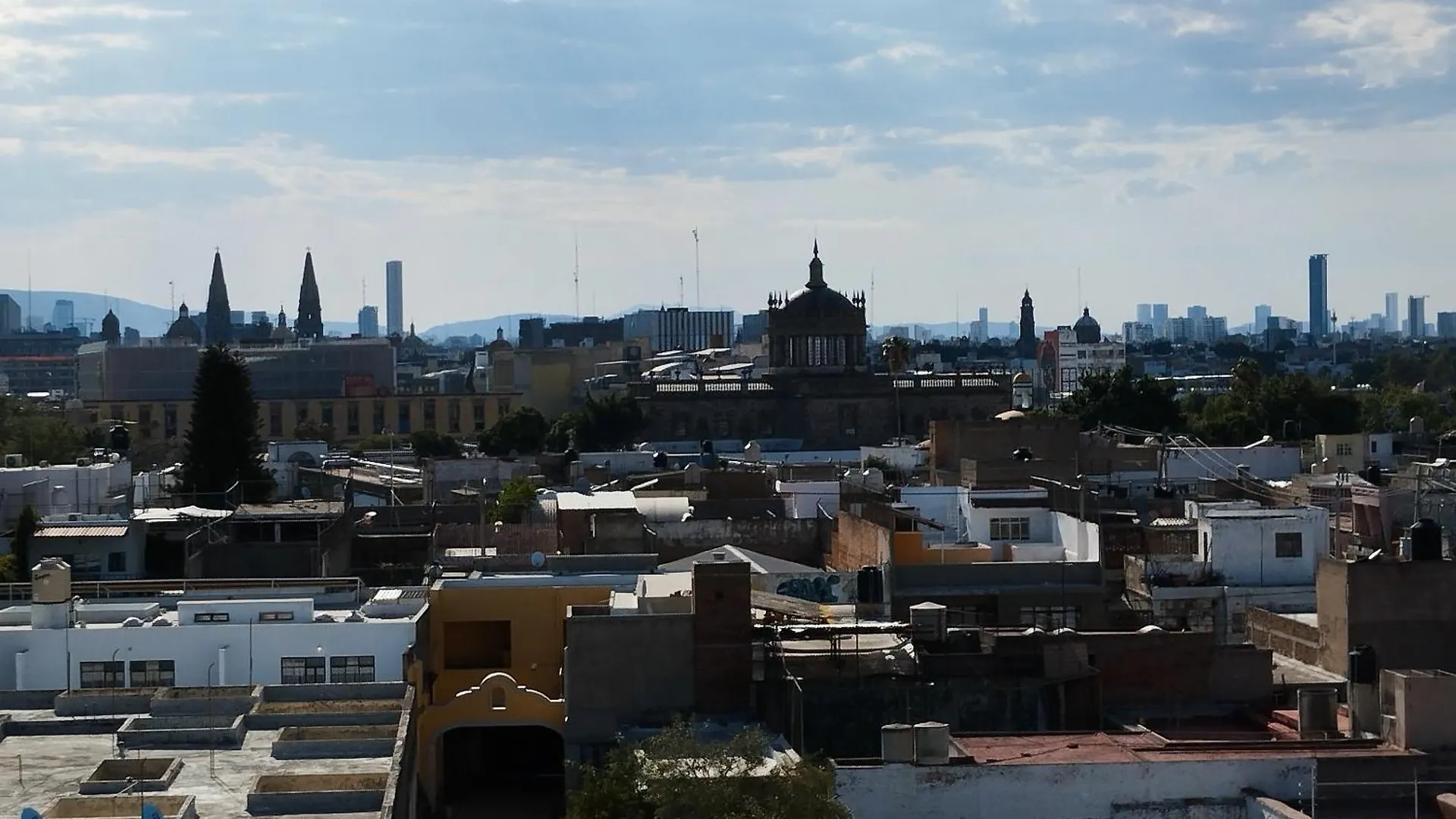 Centrico Y Estiloso Apartamento Con Alberca, Ac, Seguridad, Aparcamiento Y Gym Guadalajara Apartment