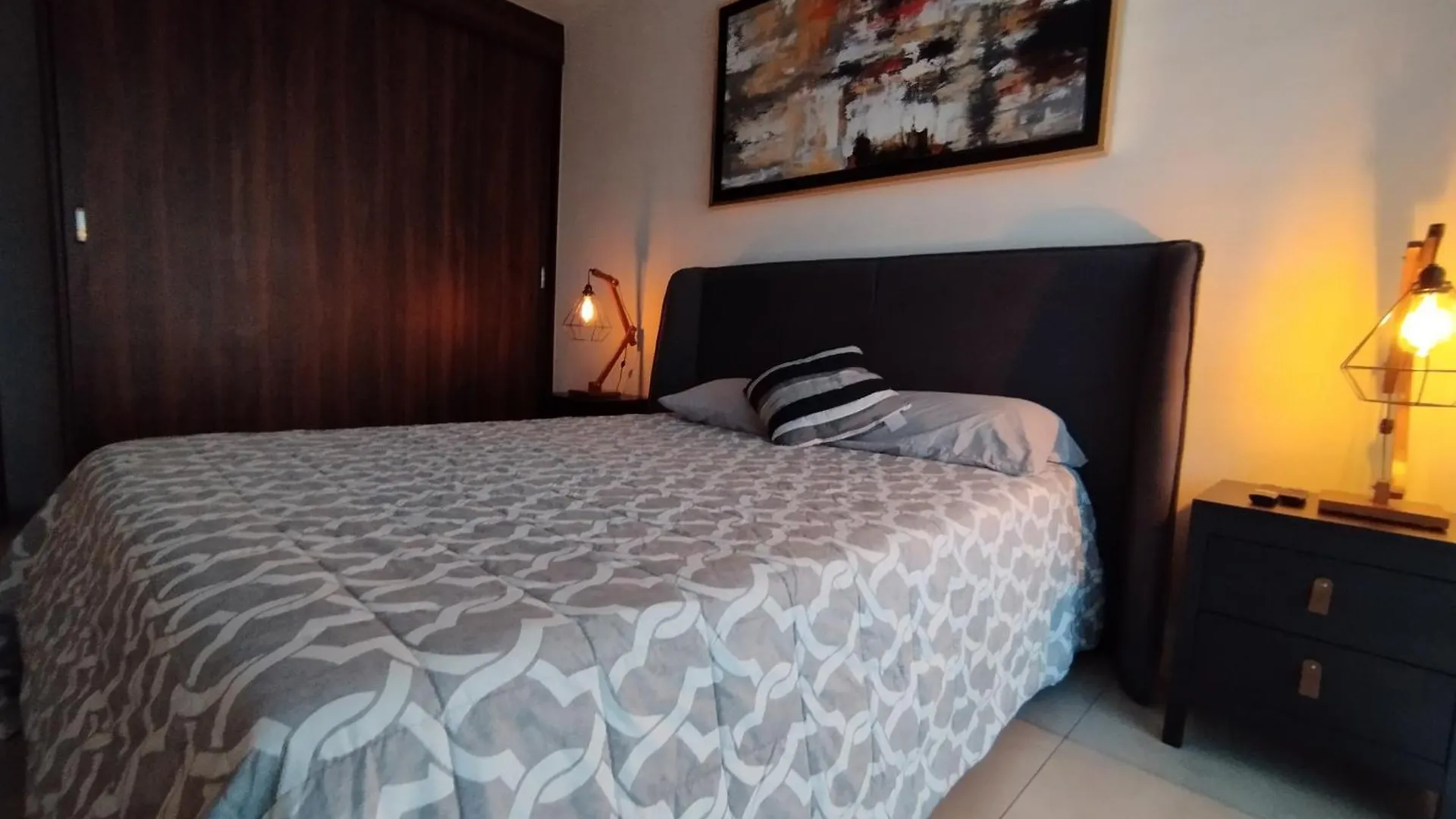 Centrico Y Estiloso Apartamento Con Alberca, Ac, Seguridad, Aparcamiento Y Gym Guadalajara 0*,